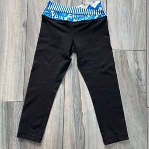Lululemon Black Capri with Blue Floral Waist Size 4